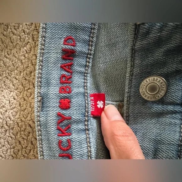 Lucky Brand Sweet Midrise bootcut Jeans light wash - Picture 4 of 5